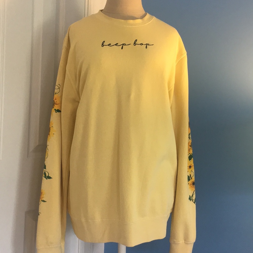 Adelaine Morin sunflower sweatshirt!!